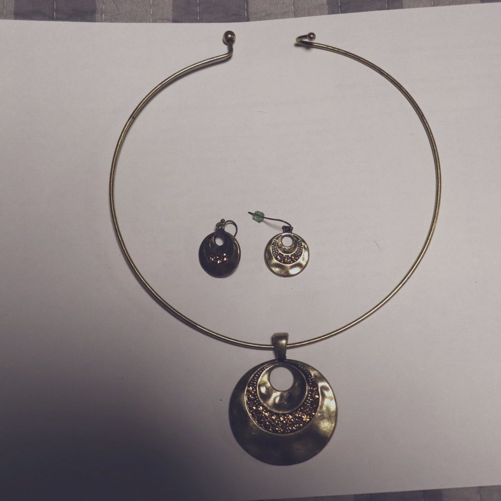 Gold necklace with gold disc/amber colored stones, Matching earrings